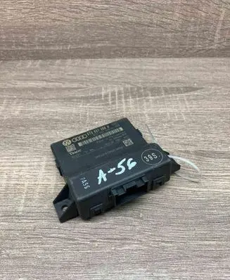 Audi A4 S4 B8 8K Gateway control module 8T0907468H