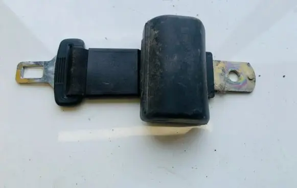 Middle seatbelt (rear)