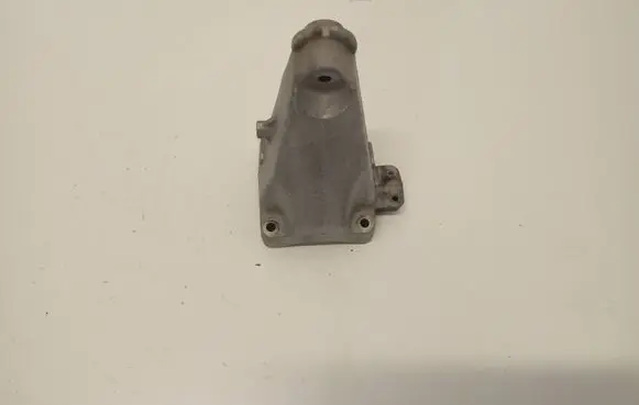 Mercedes-Benz C W205 Engine mounting bracket A2742231004
