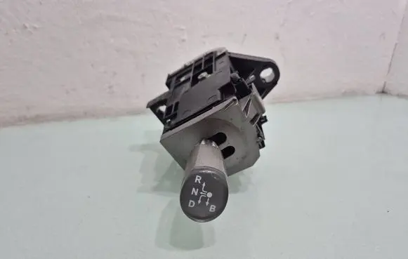 Toyota Prius (XW20) Gear shifter/selector 