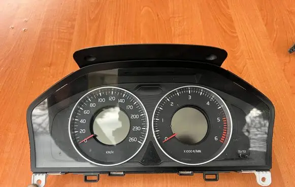 Volvo V60 Speedometer (instrument cluster) 31343323AA 69799560U