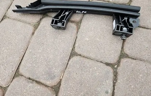 Opel Astra L Front door windshield rail 9833019480