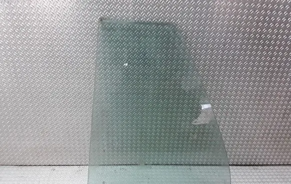 Mercedes-Benz E W210 Rear vent window glass 