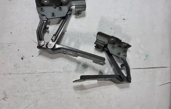 Opel Astra J Engine bonnet/hood hinges 20879203 20879202