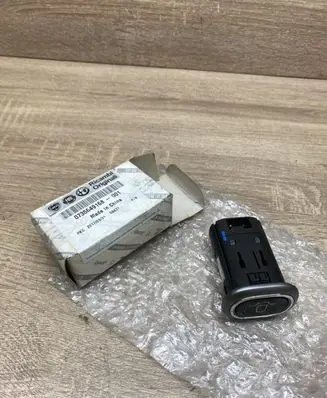 Fiat Panda III USB socket connector 735649168