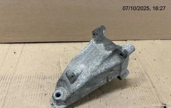 Engine mount bracket