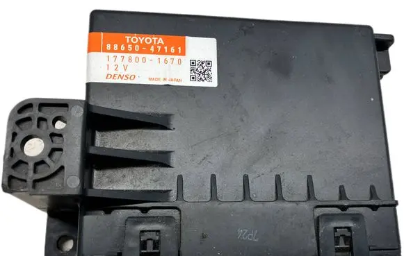 Toyota Prius (XW30) Air conditioner control unit module 8865047161