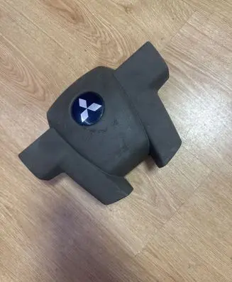 Mitsubishi Endeavor Steering wheel airbag
