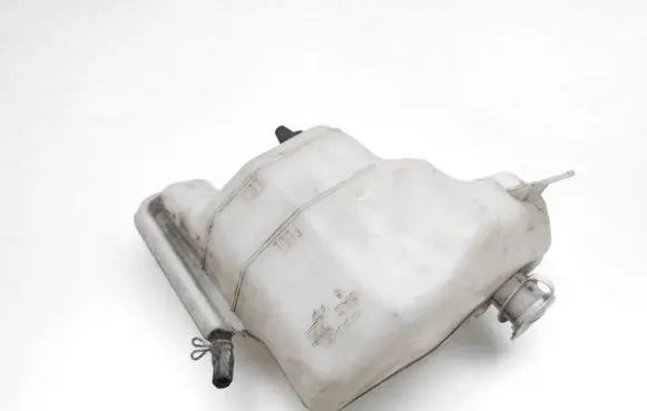 Mitsubishi ASX Windshield washer fluid reservoir/tank