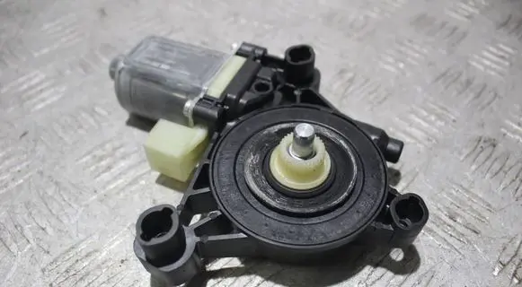 Seat Leon (5F) Front door window regulator motor 