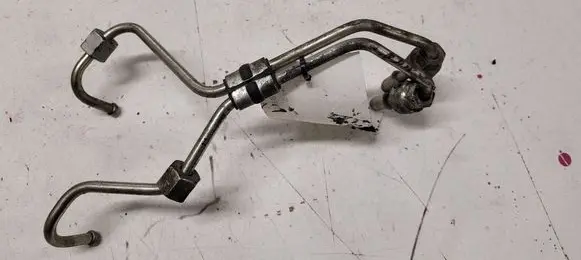 Volvo V70 Fuel line pipe