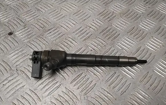Volkswagen Golf VII Fuel injector 04L130277AJ