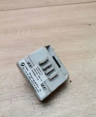 BMW 3 E46 Alarm relay 8386932