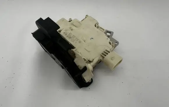 Audi A4 S4 B7 8E 8H Front door lock 8E1837016AA