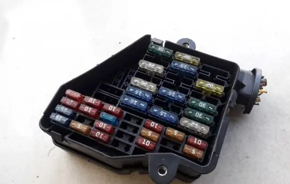 Volkswagen PASSAT B5.5 Fuse box set