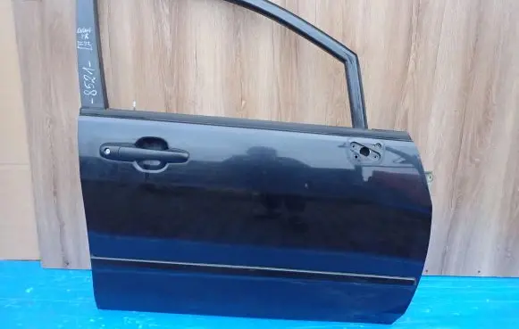 Suzuki Liana Front door
