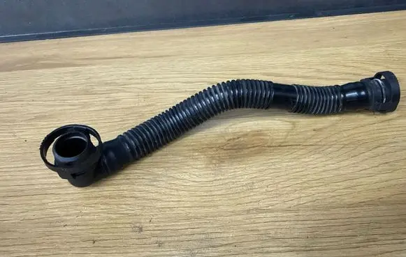 Skoda Octavia Mk2 (1Z) Breather hose/pipe 06A131127L
