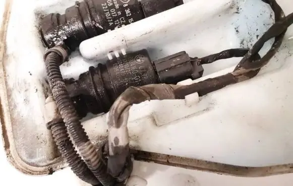 BMW X5 E70 Windscreen/windshield washer pump 6712693416001 67126934160-01