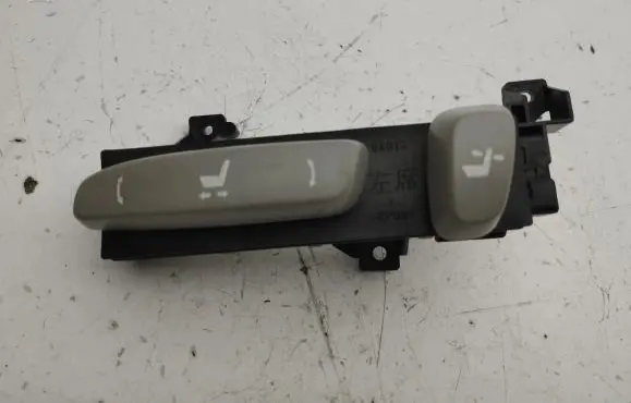 Lexus IS 220D-250-350 Seat control switch 18A189