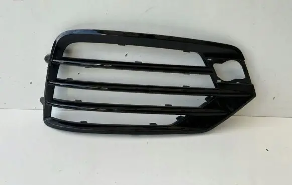 Audi Q3 8U Front bumper lower grill 8U0807682K