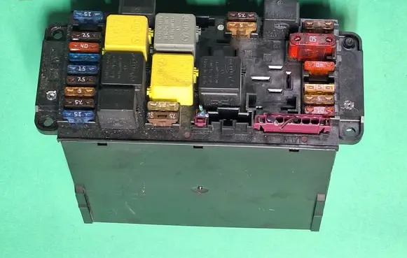 Mercedes-Benz C W203 Fuse module 2035451701 5DK00848540