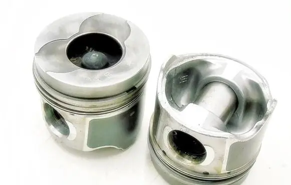 Renault Laguna I Piston 7045082801