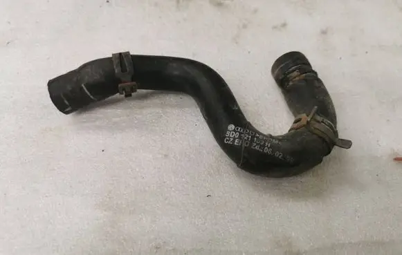 Audi Q7 4M Engine coolant pipe/hose 8D0121109H