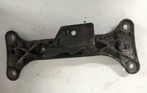 BMW 3 E90 E91 Engine mounting bracket 