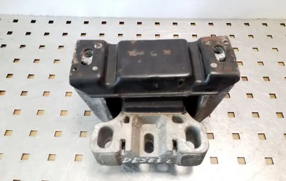 Volkswagen New Beetle Engine mount bracket 1J0139555
