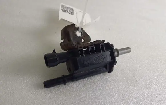 Hummer H3 Vacuum valve 12597341 MX1362003330