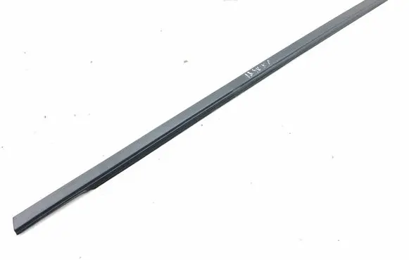 Peugeot 308 Front door glass trim molding 0614PEU0615