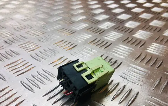 BMW 5 E39 Other relay 8373700