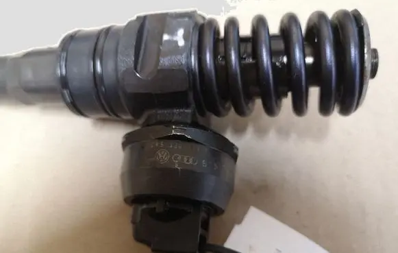 Volkswagen Polo Fuel injector 045130073T