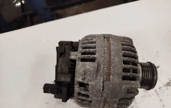 Nissan Qashqai Generator/alternator 23100JD10A 8200728292 0124525140
