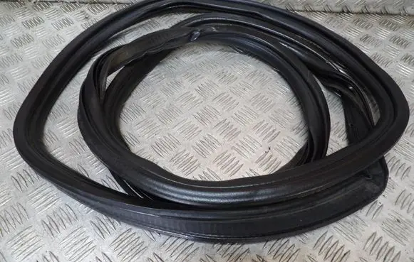 Jeep Grand Cherokee Trunk rubber seal (body) 