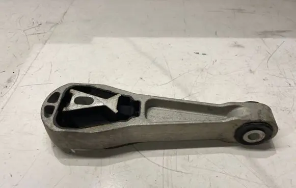 Volvo V40 Engine mount bracket 31359642