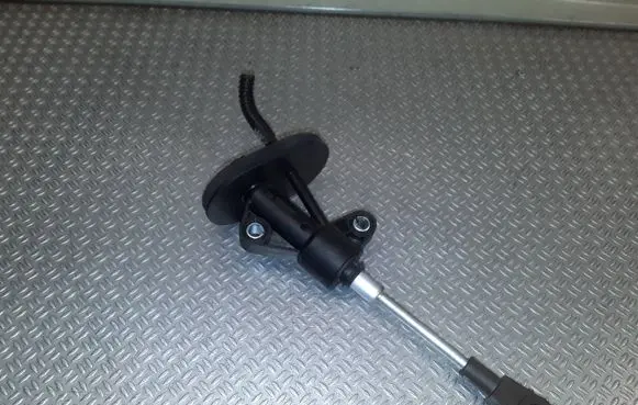 Opel Meriva B Clutch master cylinder 55576935