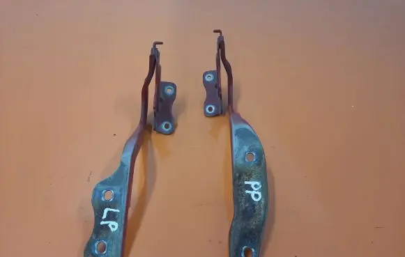 Suzuki Swift I Engine bonnet/hood hinges