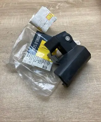 Renault Megane I Rear bumper mounting bracket 7700822117