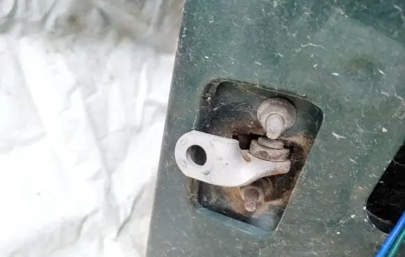 Renault 19 Rear door check strap stopper