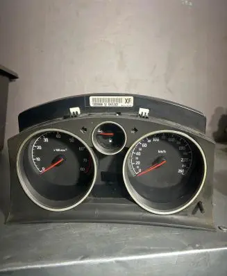 Opel Zafira B Speedometer (instrument cluster) 13225986 SW6607