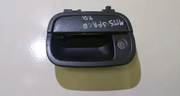 Mitsubishi Space Wagon Front door exterior handle MB632701