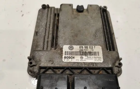 Volkswagen Touareg I Engine control unit/module 070906016F 1039S02925 0281011258