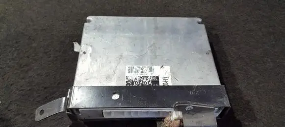 Toyota Avensis T220 Engine control unit/module 8966105690 89661-05690