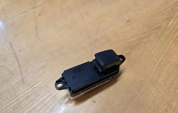 Mazda CX-7 Electric window control switch EH6266370 0043T3 028100901