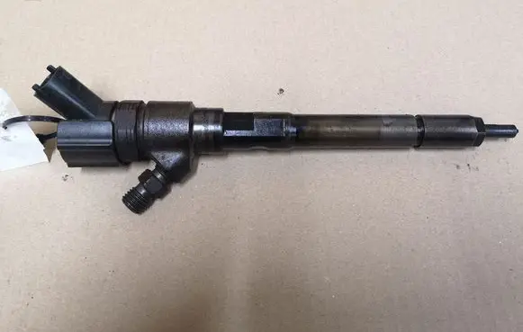KIA Carens II Fuel injector 0445110258