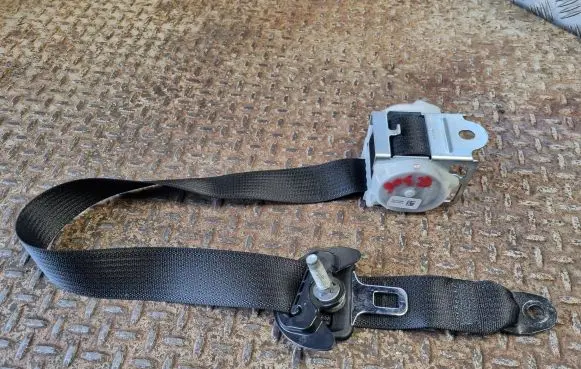 Dodge Challenger Rear seatbelt P5UZ23DX9AC 2442576