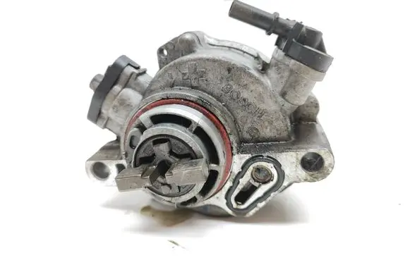 Peugeot 208 Vacuum pump 9804021880