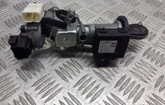 Suzuki Swift I Ignition lock 3397062J00