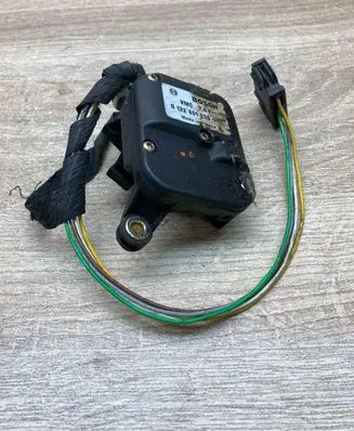 Audi A4 S4 B5 8D Air flap motor/actuator 0132801026